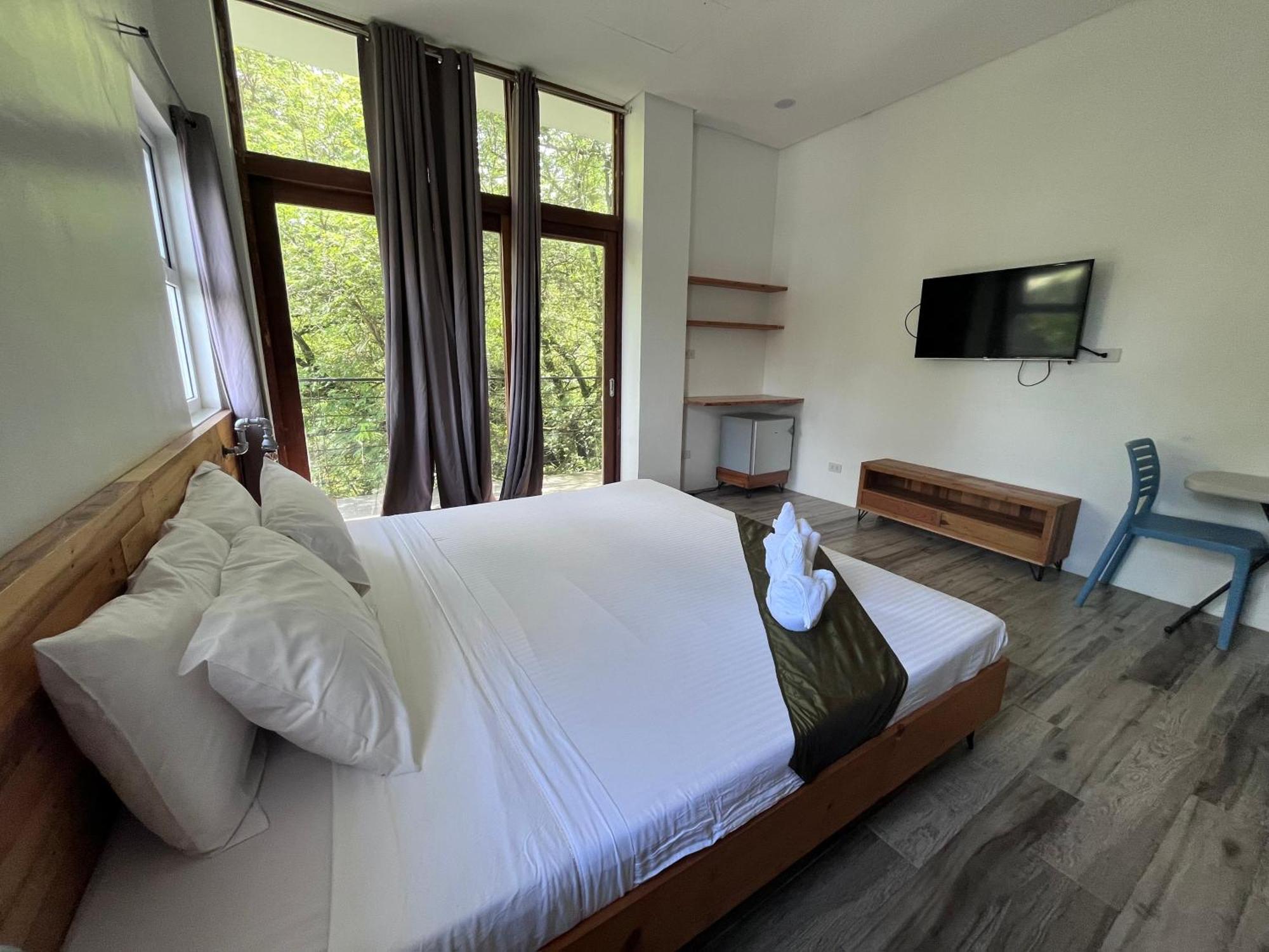 Blue Lagoon Inn & Suites Пуэрто-Принцеса Экстерьер фото