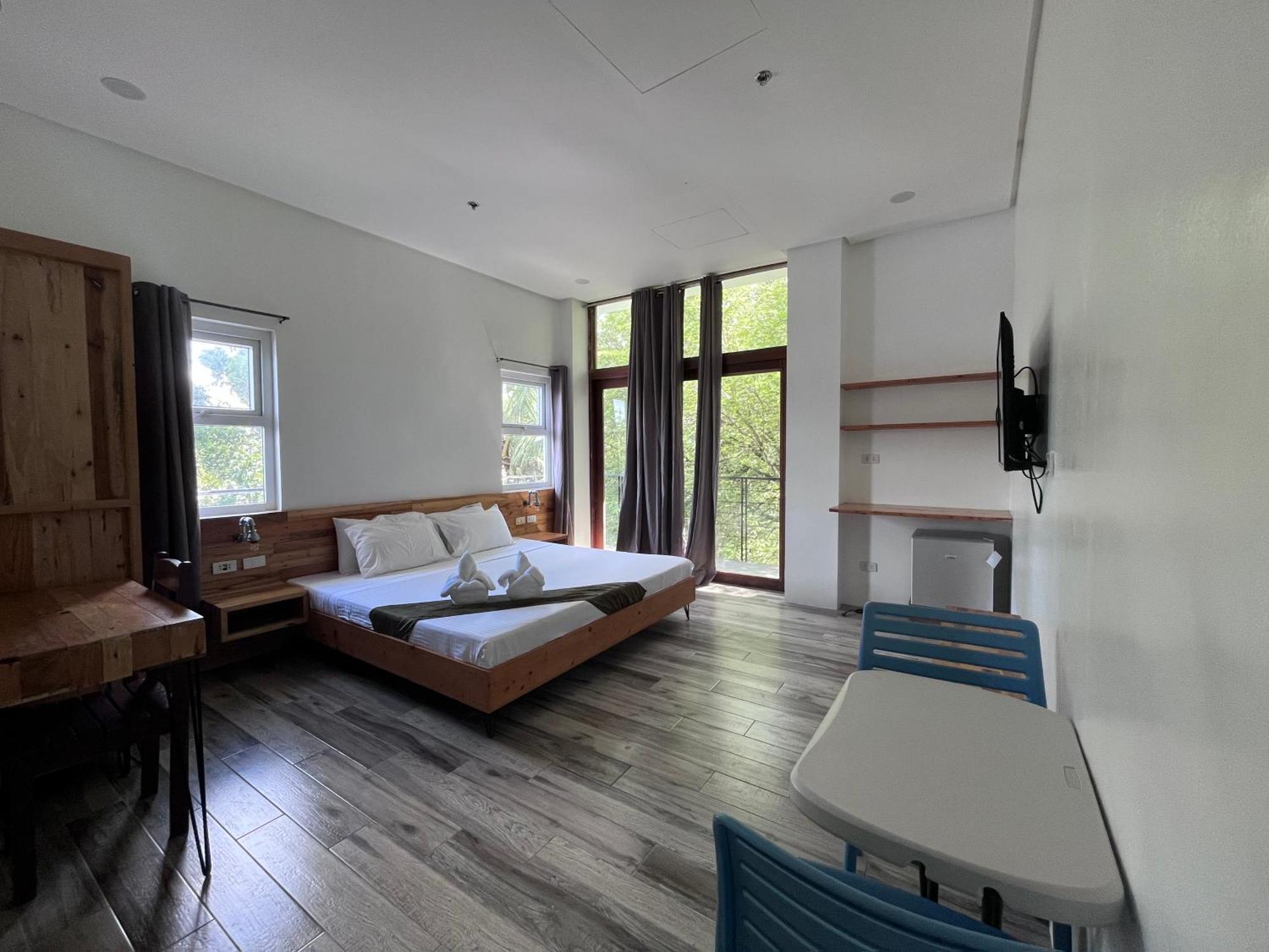 Blue Lagoon Inn & Suites Пуэрто-Принцеса Экстерьер фото