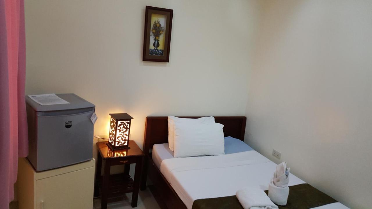 Blue Lagoon Inn & Suites Пуэрто-Принцеса Экстерьер фото