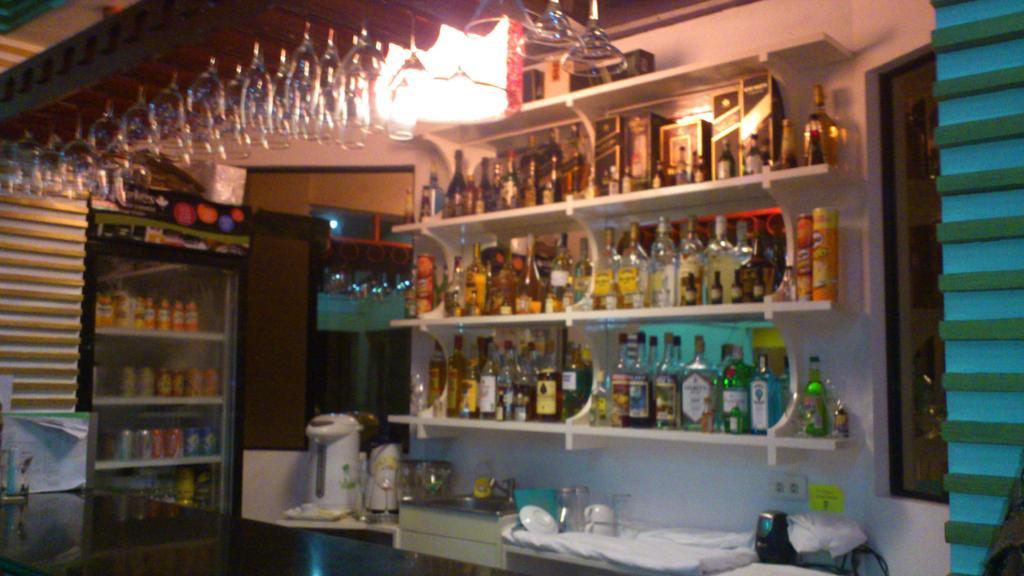 Blue Lagoon Inn & Suites Пуэрто-Принцеса Экстерьер фото